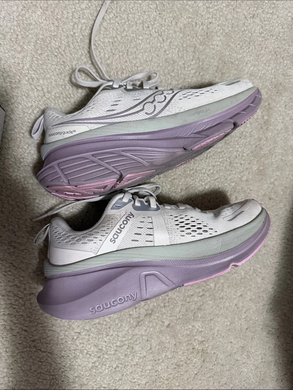 Saucony women running